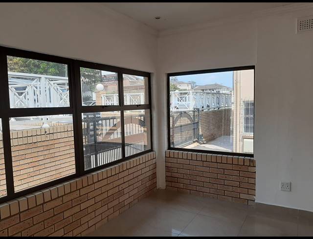 100M² BUSINESS RENTED IN SYDENHAM